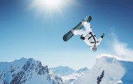 九游网-_极限滑雪飞跃：突破雪山的速度与激情_，极限滑雪视频欣赏