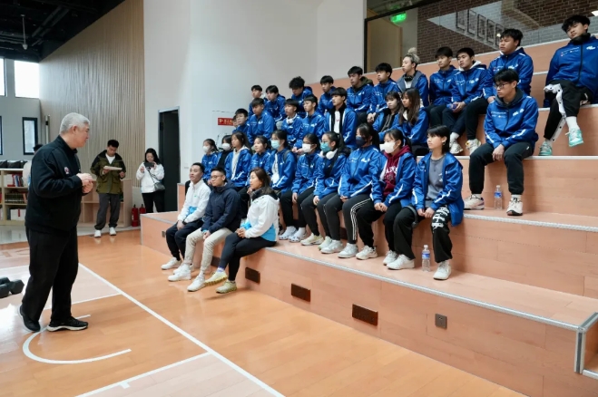 包含中国篮球学习交流团访问海外知名篮球学院的词条